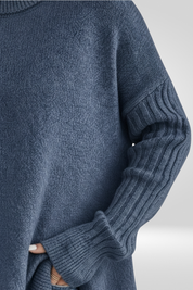 Damski sweter oversize z golfem i asymetrycznym dołem na chłodne dni 7